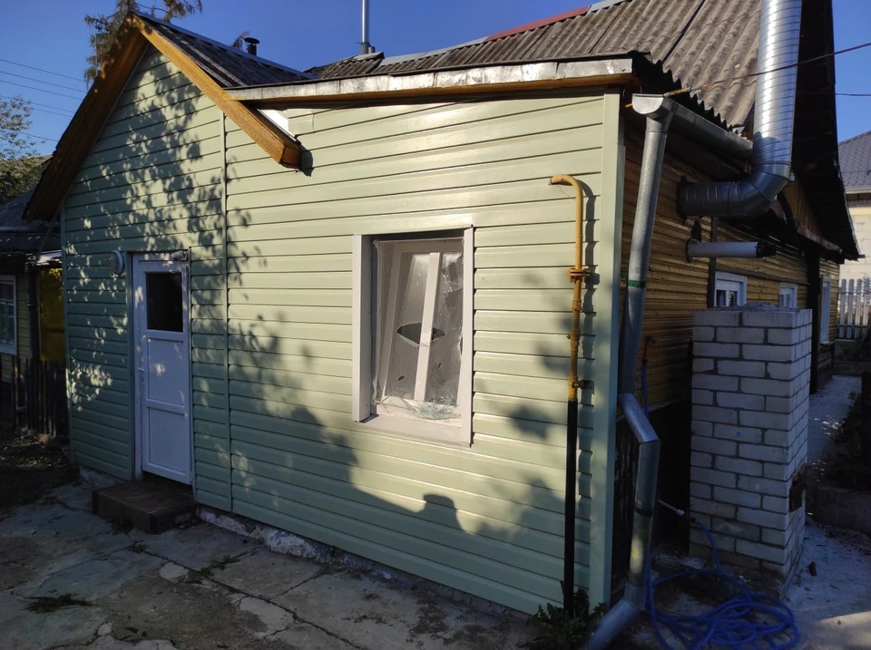 Мужчина разбил топором окна и дверь соседского дома в Новогрудке. Фото: официальный телерам-канал УВД Гродненского облисполкома
