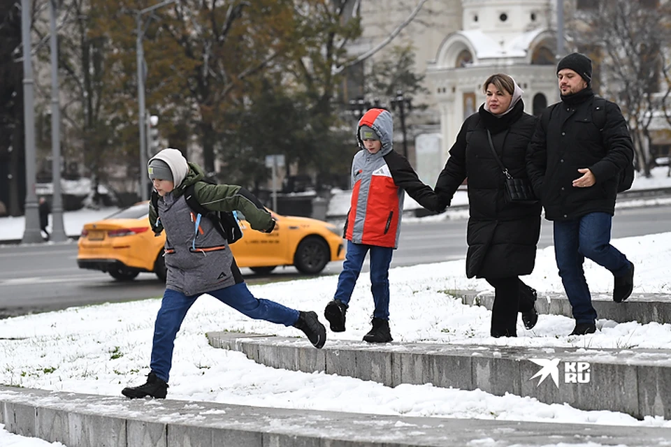 Дети видят и берут пример с родителей и близких родственников