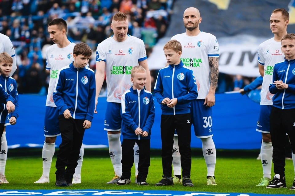 Федор Кудряшов (в центре) перед матчем со «Спартаком».