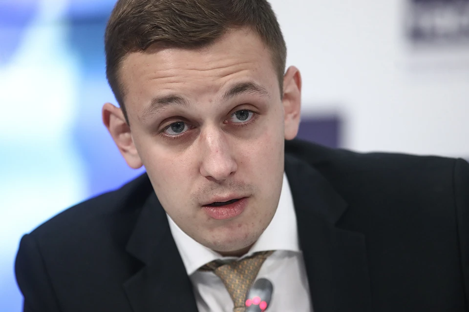 Власова лишили полномочий из-за того, что более 30 дней он не посещал заседания комитетов и комиссий, в состав которых он входил. Фото: Валерий Шарифулин/ТАСС