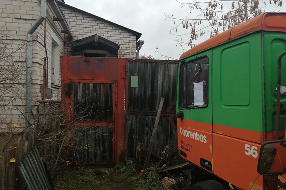 Брошенные кабины эвакуируют с улицы Твери Фото: администрация Твери