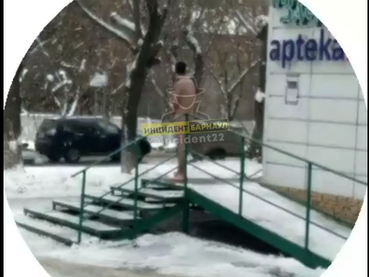 Голый мужчина зашел в пивной бар в Барнауле