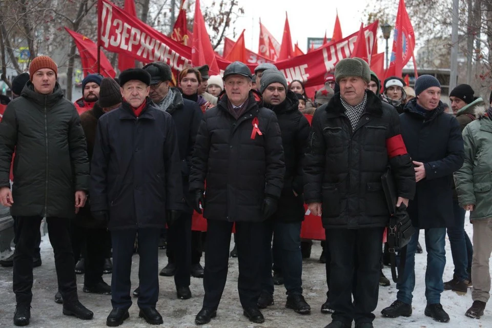 В Новосибирске прошел митинг в честь 106-летия Великой Октябрьской социалистической революции. Фото: Мэрия Новосибирска