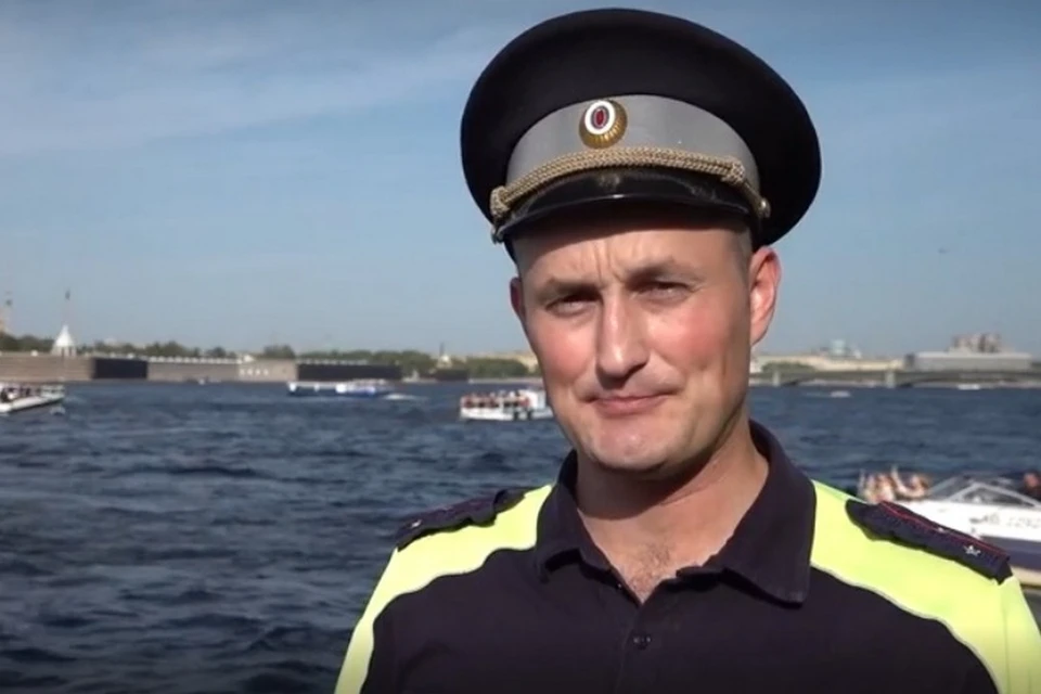 Министр внутренних дел Владимир Колокольцев отметил мужество и героизм полицейского из Петербурга Константина Митрохина. Фото: МВД России