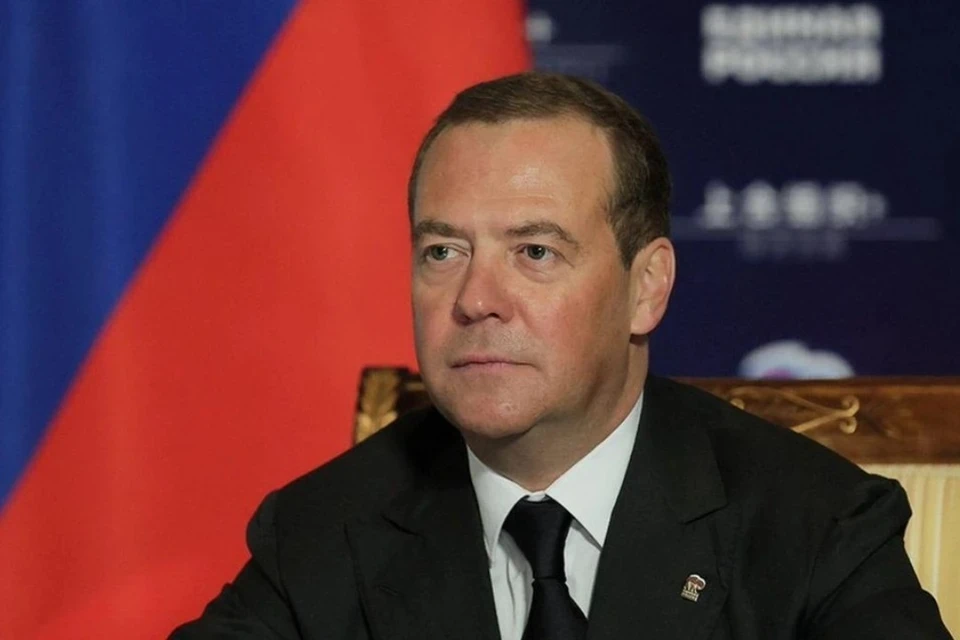 Медведев сказал, что 410 тысяч человек взяли на службу по контракту в соседней с Беларусью РФ. Фото: GLOBAL LOOK PRESS