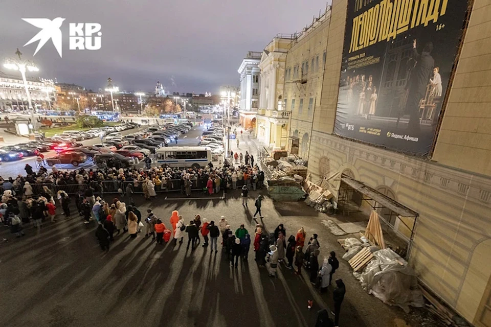 Женщина 59 часов отстояла в очереди, чтобы сводить дочь на «Щелкунчика» в Москве