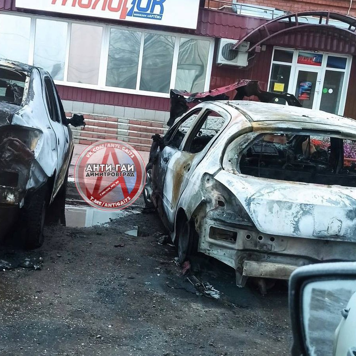 В Димитровграде на улице Московской сгорели три легковых автомобиля - KP.RU