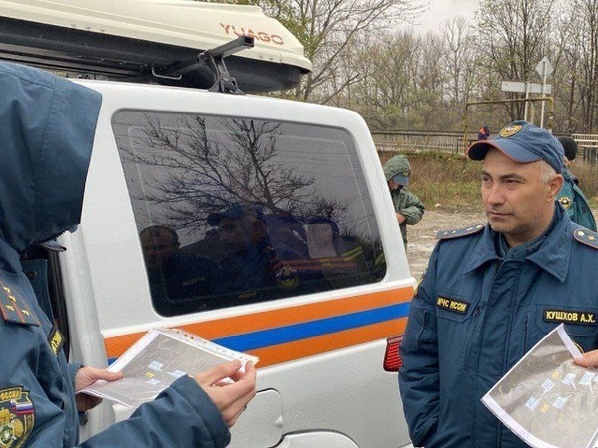 В Адыгее приостановлены поиски ребенка, утонувшего в упавшей в реку машине  - KP.RU