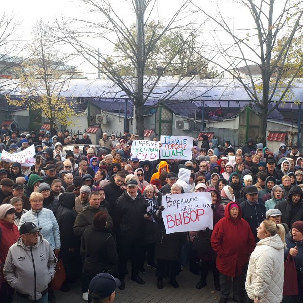 Жители Бельц устроили протест у Апелляционной палаты: 