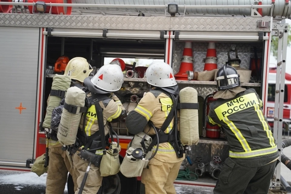 29 пожарных и 8 единиц техники были задействованы в тушении пламени.
