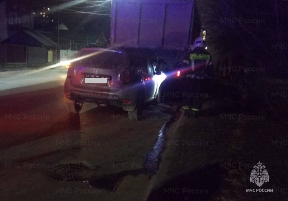«Рено Дастер» врезался в грузовик