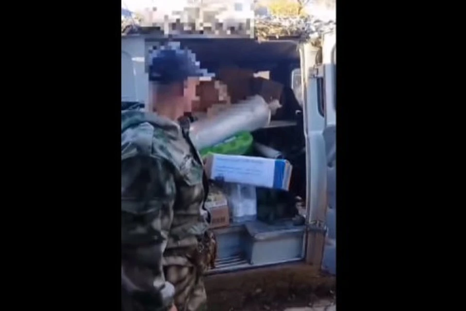В зону СВО были отправлены 17 автомобилей высокой проходимости, мотоцикл, более 500 маскировочных сетей и многое другое. Фото: администрация Соль-Илецкого округа