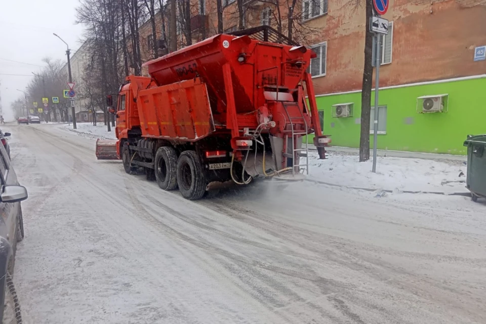 Особенно остро проблема ощущается на второстепенных улицах. Фото: киров.рф