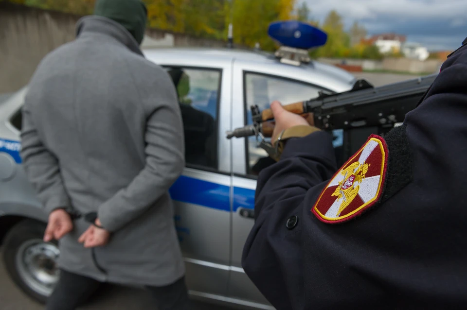 В центре Петербурга СОБР открыл огонь по подозреваемому в вымогательстве у бизнесмена.