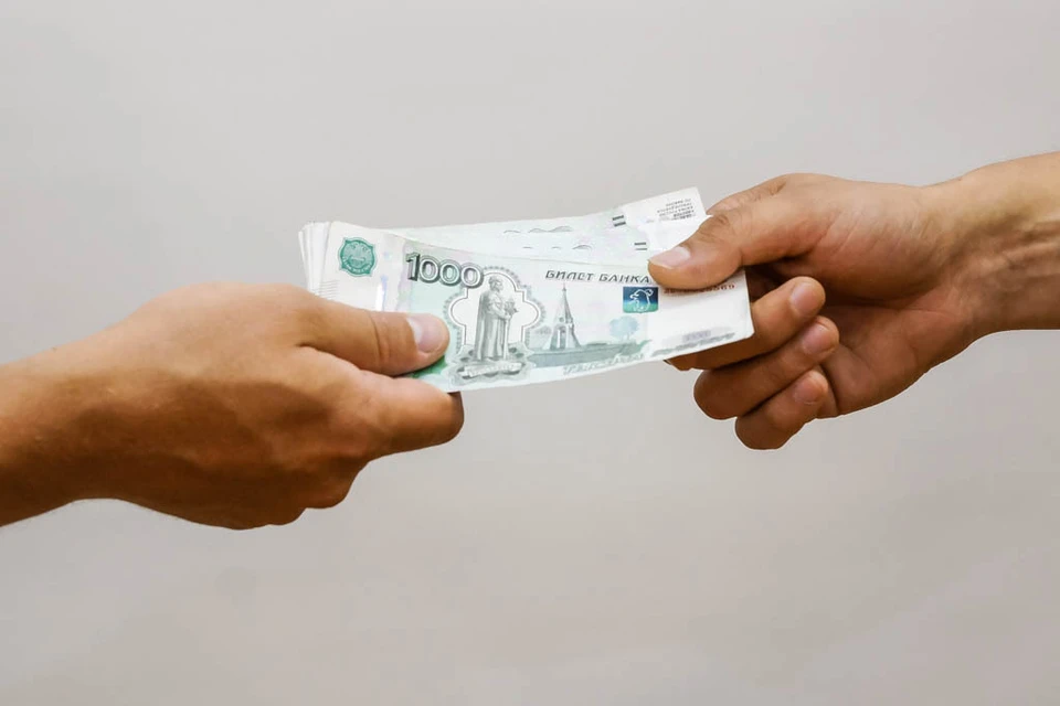 Женщина поверила лже-специалисту и перевела мошеннику 900 тысяч рублей.