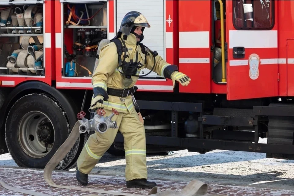 Два человека погибли, выпрыгнув из окон квартиры во время пожара в Новой Москве