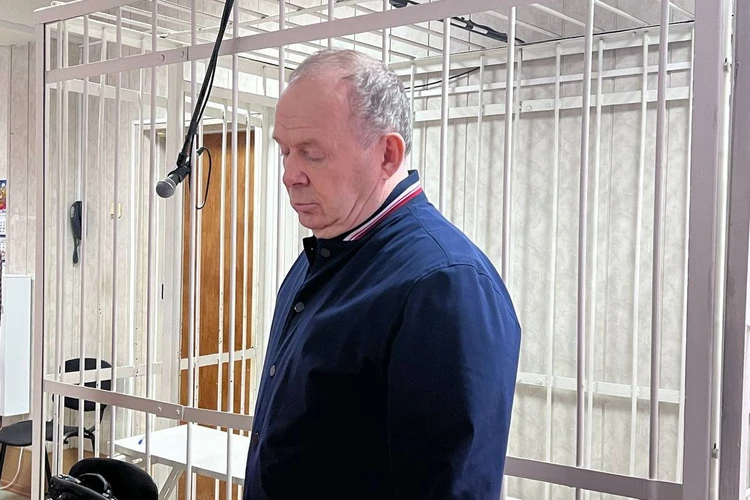 «Прошу учесть мои заслуги и добрые дела»: в Новосибирске экс-сенатор, обвиненный во взяточничестве, попытался разжалобить судью