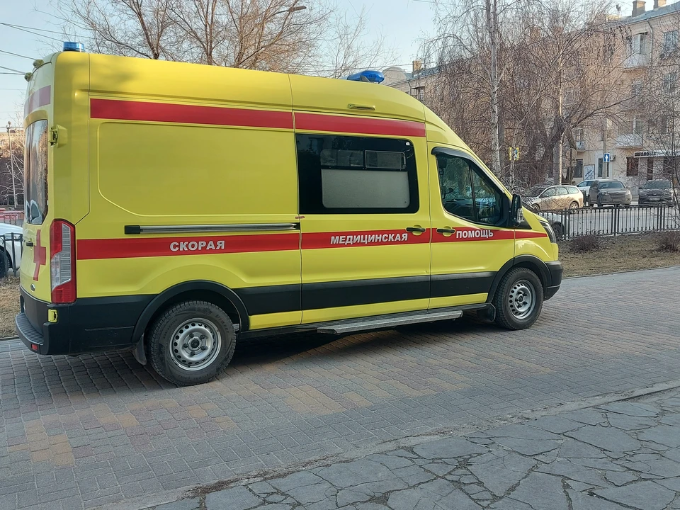 Водителя иномарки с места ДТП увезли в больницу.
