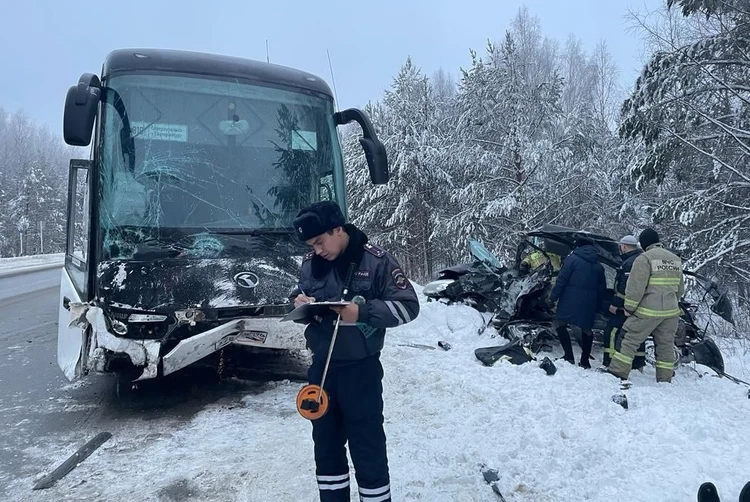 В Свердловской области семья из четырех человек погибла в страшной аварии