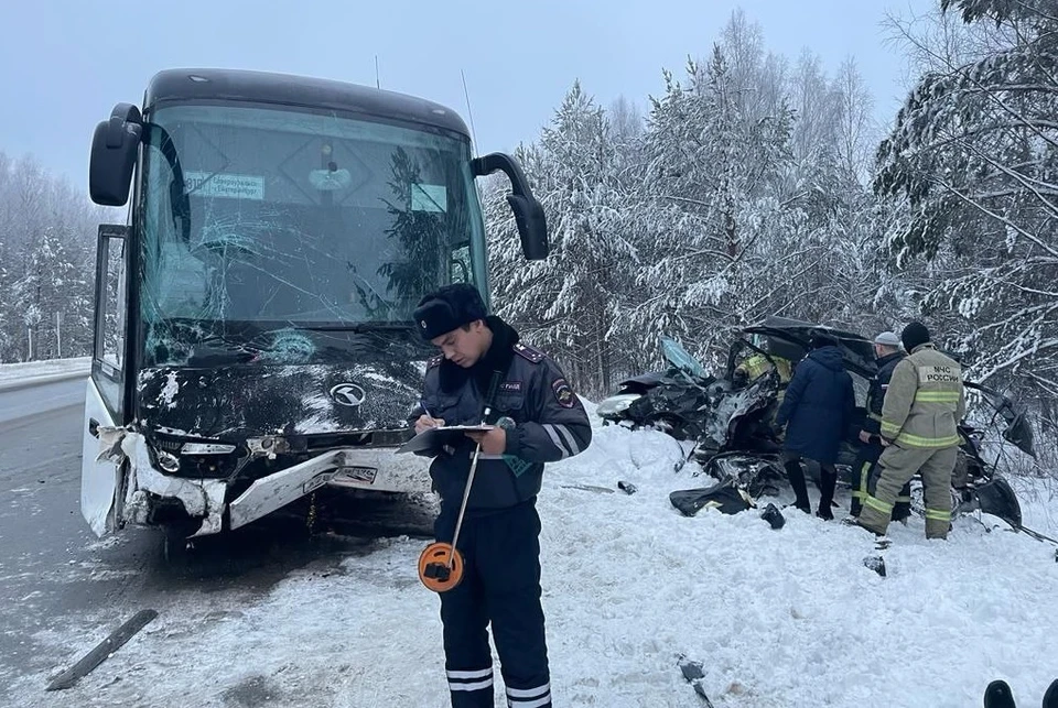Никто из 26 пассажиров автобуса не пострадал Фото: УГИБДД по Свердловской области