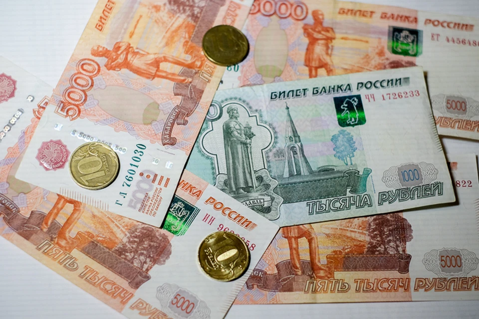 За 2 года женщина получила за сына 700 тысяч рублей, которые оставила себе