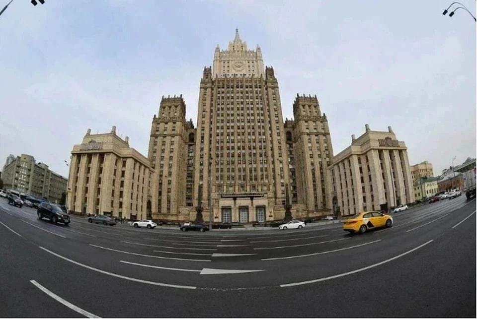 МИД: Германия закрывает консульства из-за политики разрыва отношений с Россией