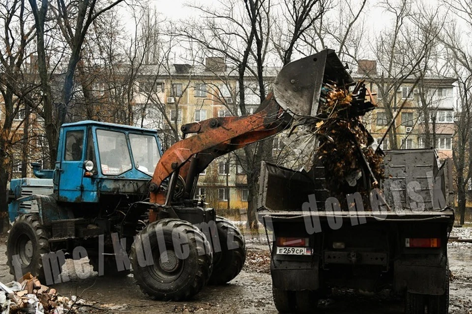 В Донецке вывезли более десяти тысяч кубических метров мусора со стихийных свалок за последние два дня. Фото: ТГ/Кулемзин