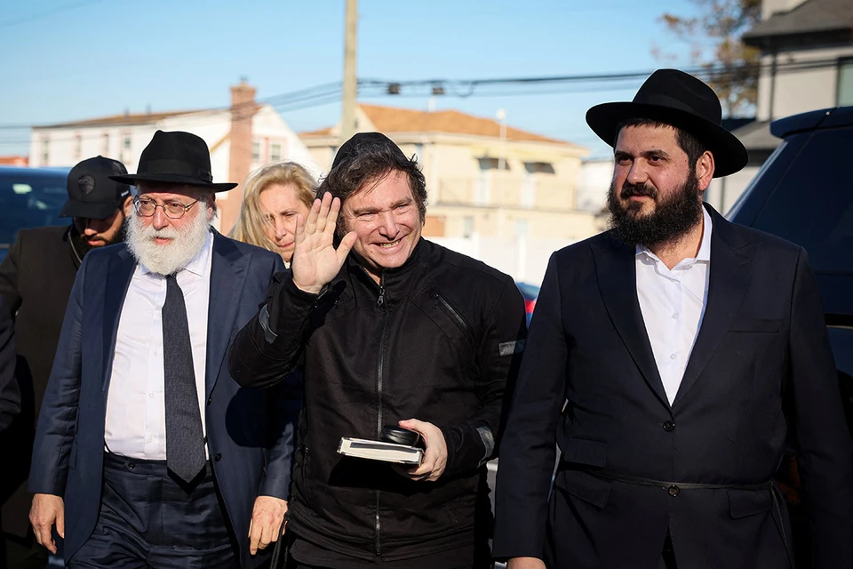 Президент Аргентины Хавьер Милей посетил иудейскую святыню в Нью-Йорке.