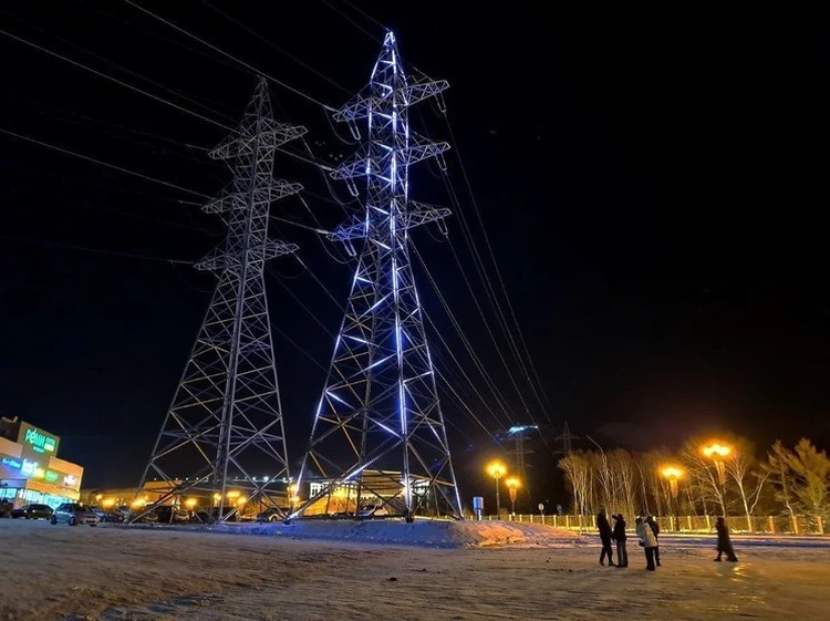 45-метровую опору ЛЭП в Южно-Сахалинске украсили гирляндами