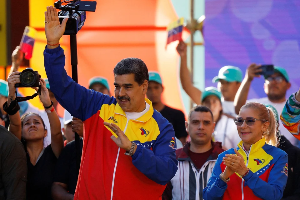 И вот теперь президент Николас Мадуро решил, а давайте-ка проведем у себя референдум о том, чтобы включить район Эссекибо в состав Венесуэлы на правах нового штата