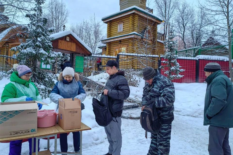 На улице Бабикова прошло пять «Добрых обедов». Фото: фонд "Добрый мир"
