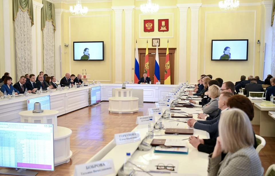 На заседании.