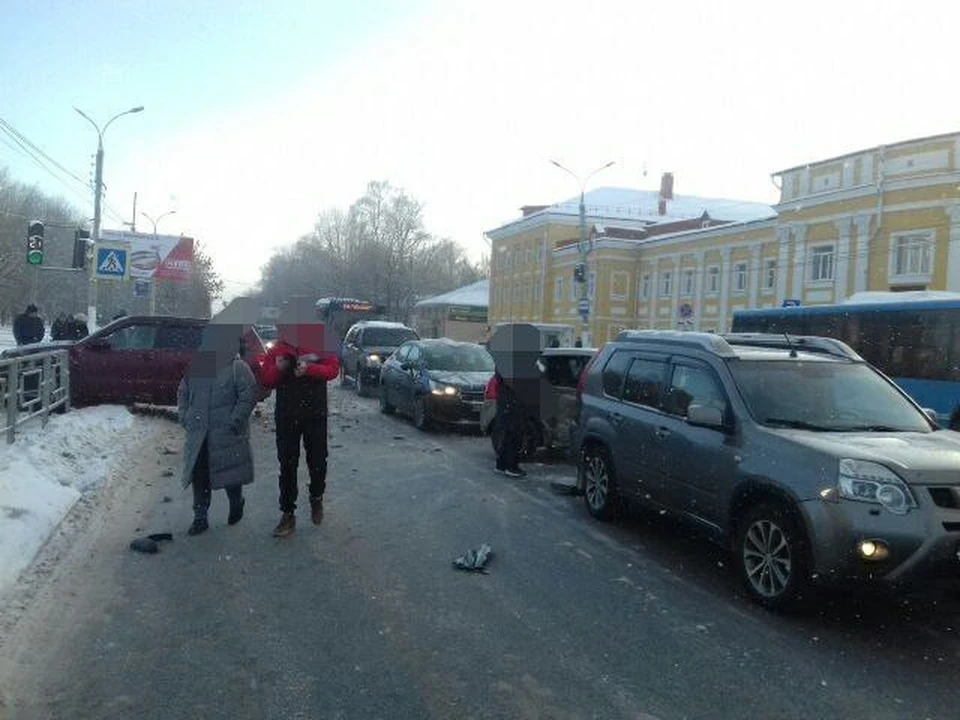 В массовом ДТП пострадали два человека Фото: отдел ГИБДД УМВД России по г. Твери