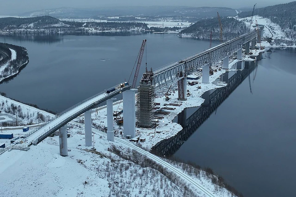 Строительство железнодорожного моста через реку Тулому в Мурманской области вышло на финишную прямую. Фото: Правительство Мурманской области