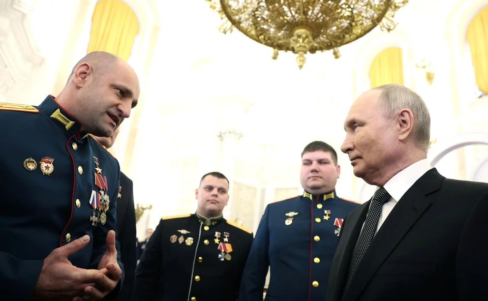 Артем Жога передал Владимиру Путину просьбу пойти на выборы в 2024 году. Фото: kremlin.ru