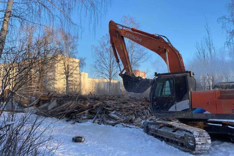 В Орджоникидзевском районе Перми сносят семь аварийных домов -KPRU