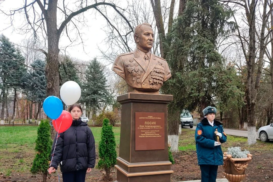 В Краснодаре открыли бюсты троих Героев Отечества Фото: пресс-служба городской администрации