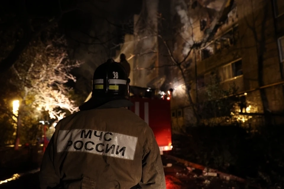 Во время пожара в многоквартирном доме в Миллерово эвакуировали десять человек
