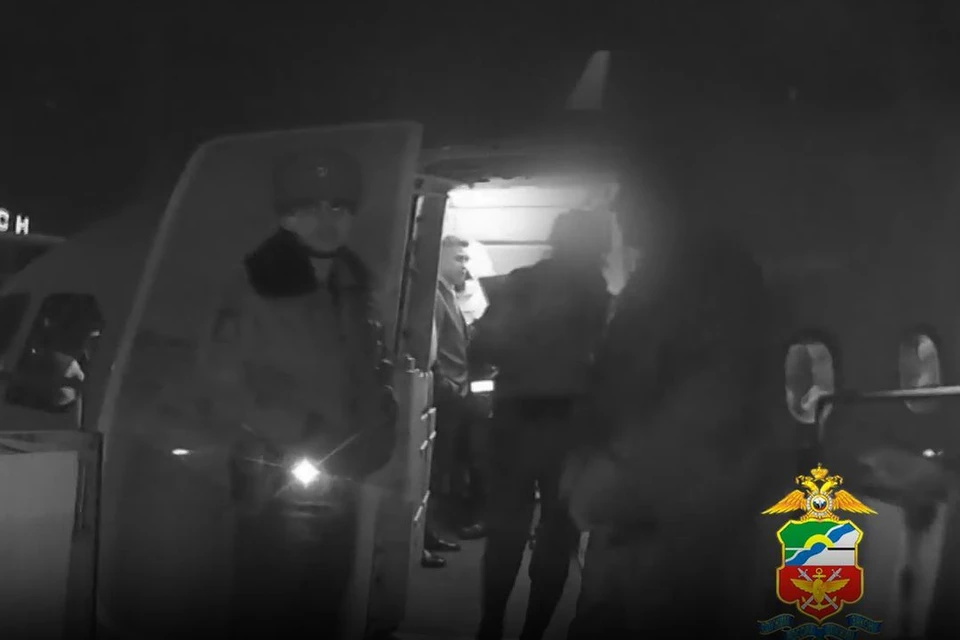 Пассажира рейса Новосибирск − Якутск арестовали на двое суток за мелкое хулиганство.