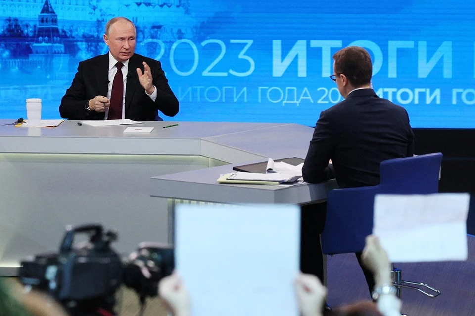 Владимир Путин провел прямую линию, совмещенную с большой пресс-конференцией