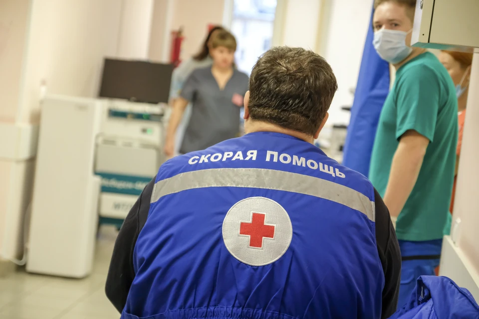 Ребенок сильно ударился головой.