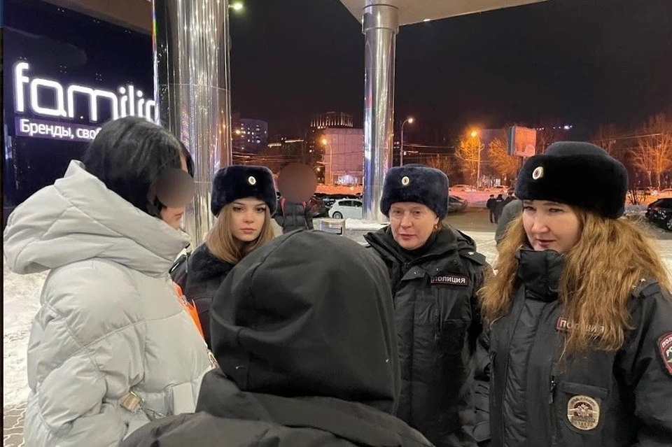 Профилактические мероприятия прошли на улицах и в торговых центрах Орджоникидзевского и Чкаловского районов. Фото: УМВД по Екатеринбургу
