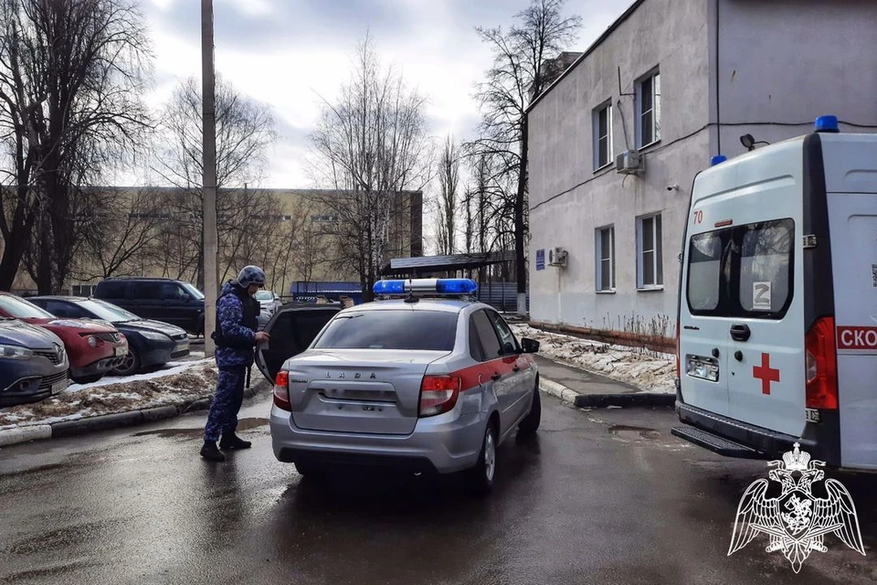 В Липецке росгвардейцы помогли спасти жизнь тяжелобольному пациенту