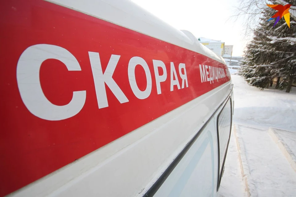 Когда человек подавился, то помогать ему надо быстро на месте, "скорая" может и не успеть. Фото: архив "КП".