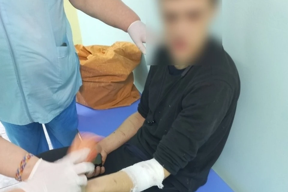 Чтобы успокоить мужчину, понадобилась помощь ГБР. Фото: Право роста / vk.com