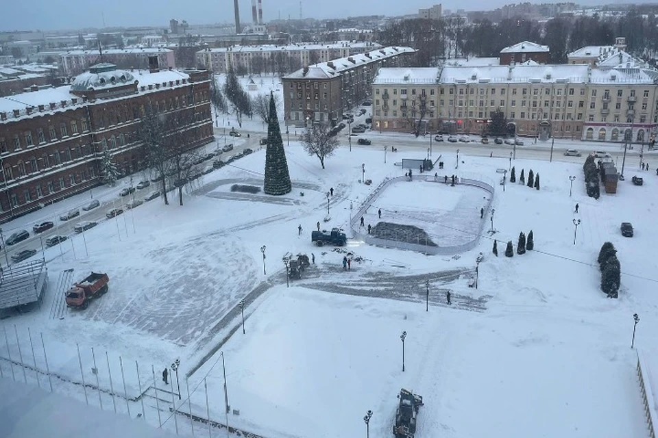 В Рыбинске расторгают контракт с подрядчиком, монтировавшим каток на площади Дерунова