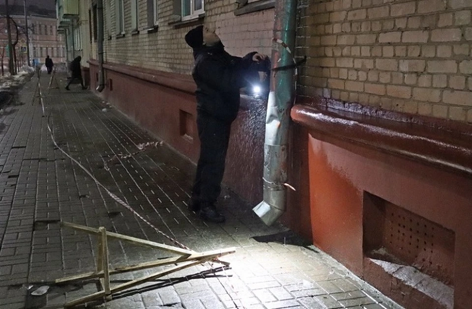 СК расследует причины травмирования двух девочек наледью в Гомеле. Фото: СК.