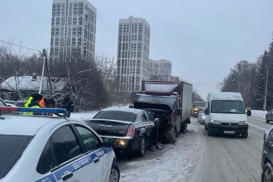 Погиб водитель легковушки, выехавший на встречную полосу. Фото: ГИБДД по Екатеринбургу