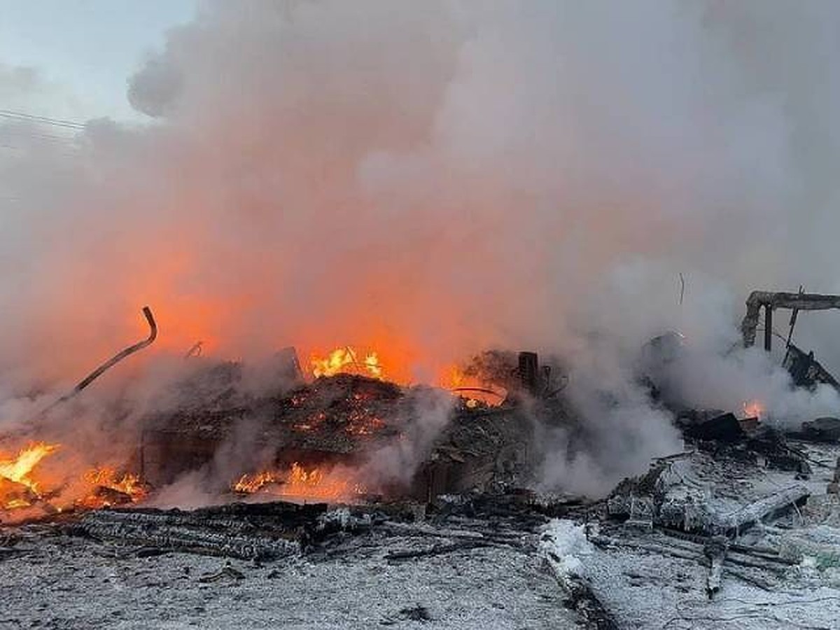 Мама, проснись! Горим!»: 70 сибиряков остались без дома после двух больших  пожаров в Усть-Куте - KP.RU