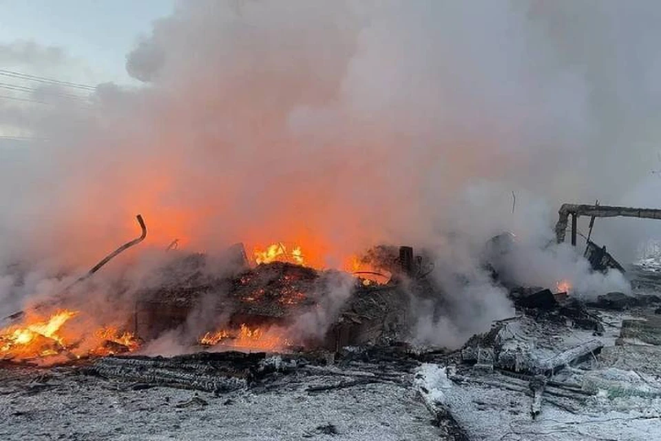 В Усть-Куте Иркутской области 70 человек остались без жилья из-за пожара. Фото: телеграм-канал Игоря Кобзева